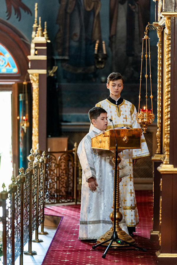 Первое архиерейское богослужение с участием сводного детского хора Подольской епархии в соборе Всех святых, в земле Русской просиявших города Домодедово